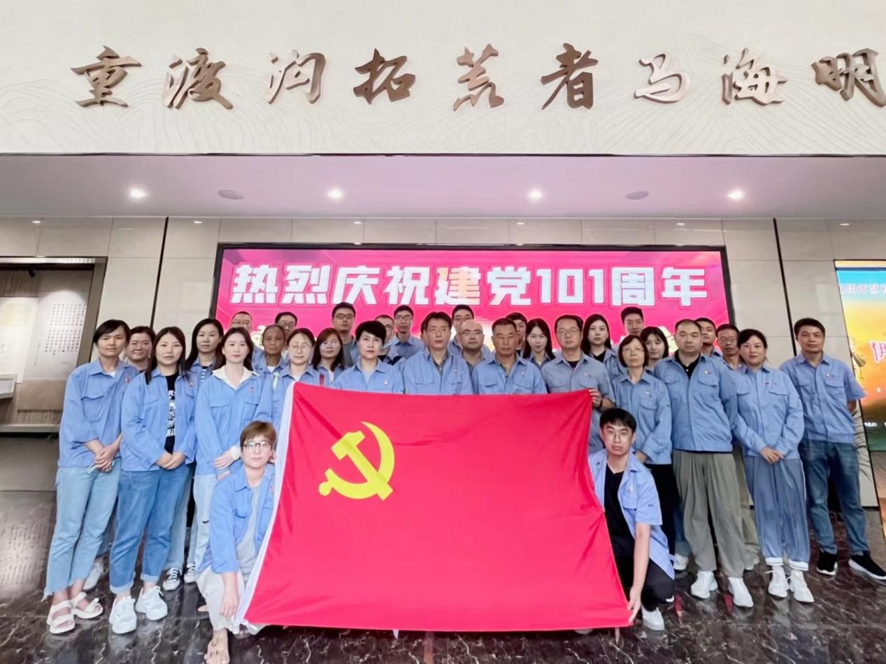 向先進學(xué)習(xí)，向楷模致敬
